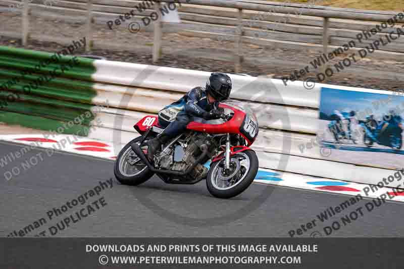Vintage motorcycle club;eventdigitalimages;mallory park;mallory park trackday photographs;no limits trackdays;peter wileman photography;trackday digital images;trackday photos;vmcc festival 1000 bikes photographs